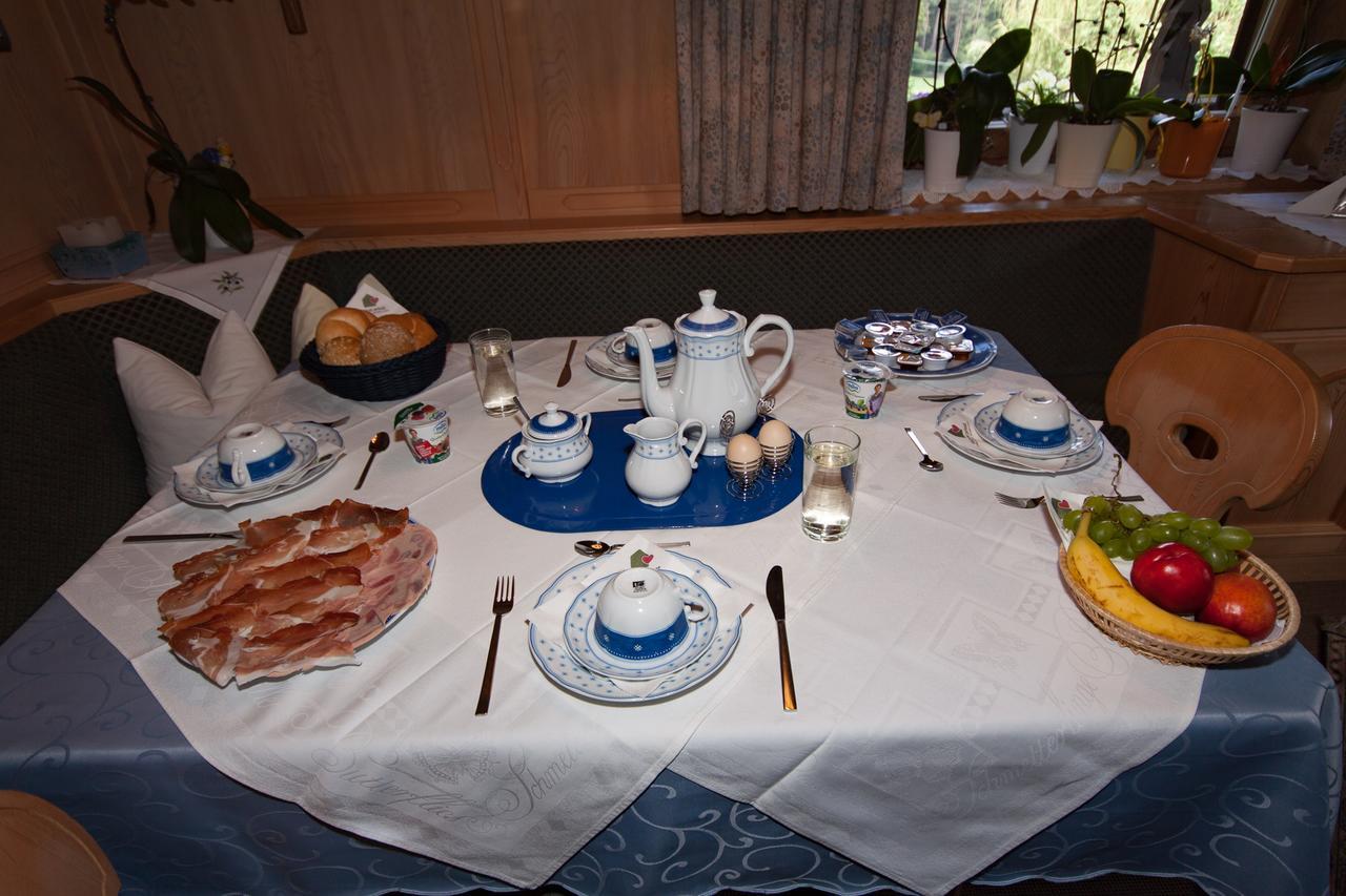 Oberlechnerhof Bed & Breakfast Rasun di Sopra Exterior photo